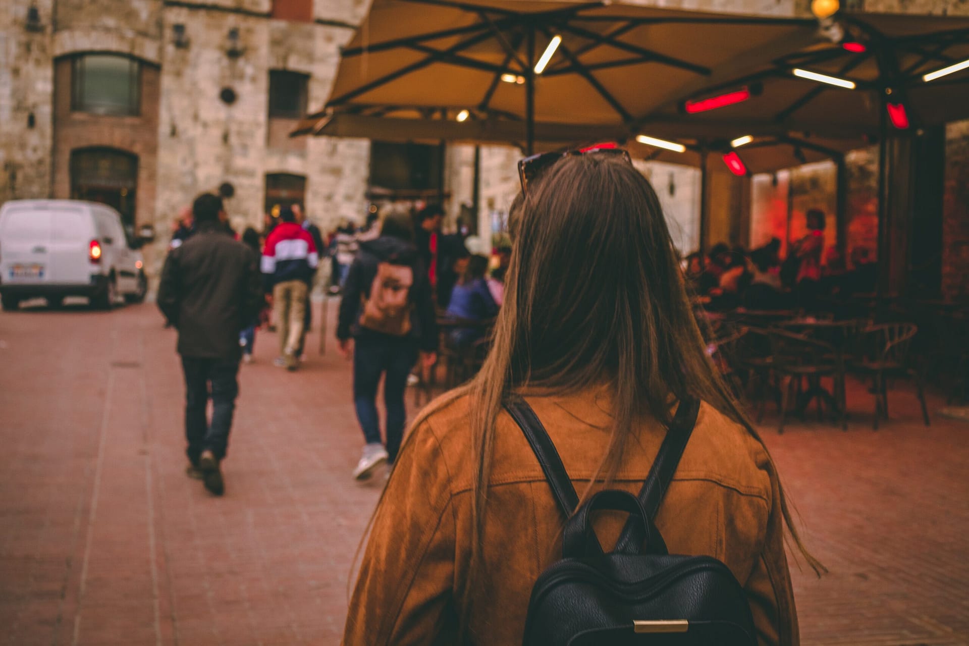 Exploring the Symbolic Meaning of a Dream About a Bustling City